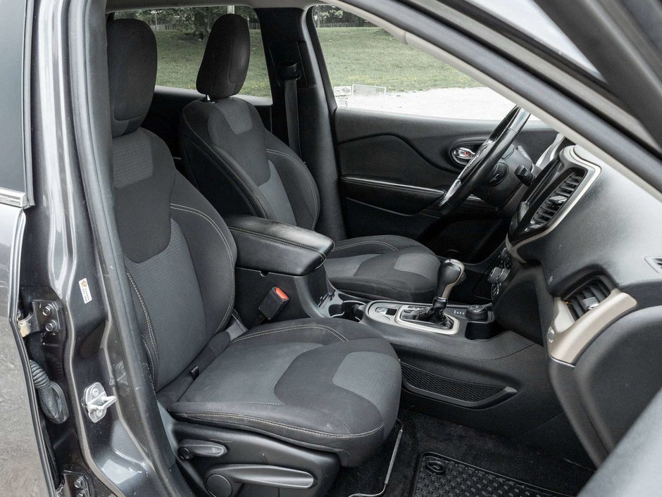 Jeep Cherokee North   TRADE IN   AS IS 2017-19