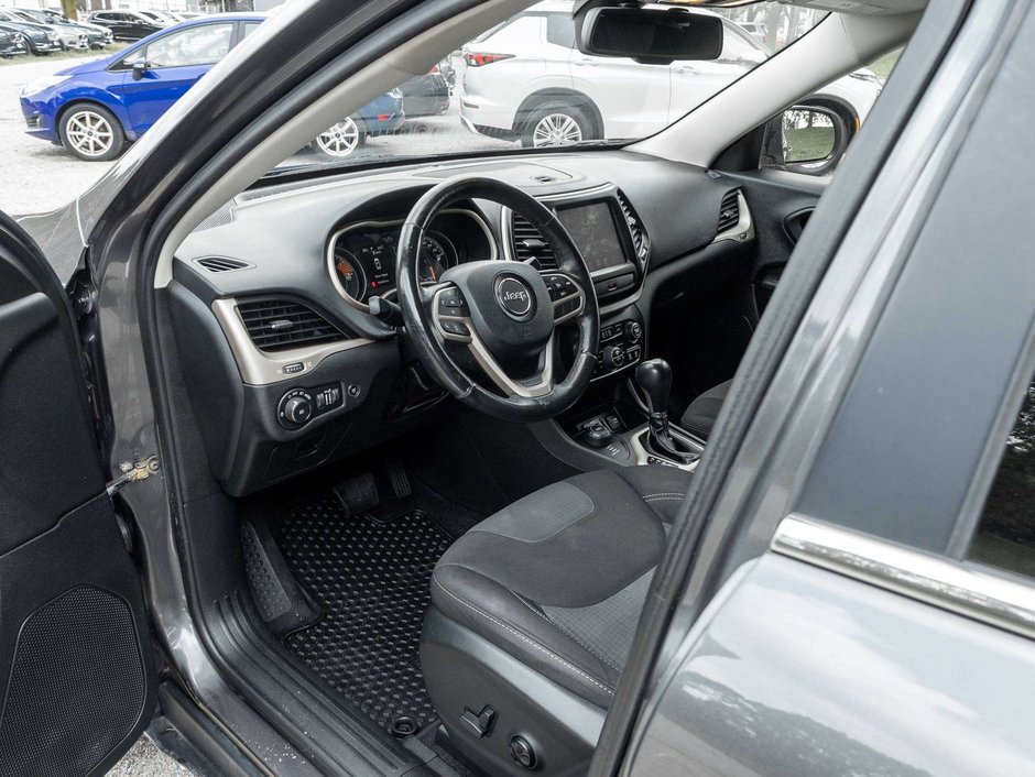 Jeep Cherokee North   TRADE IN   AS IS 2017-6