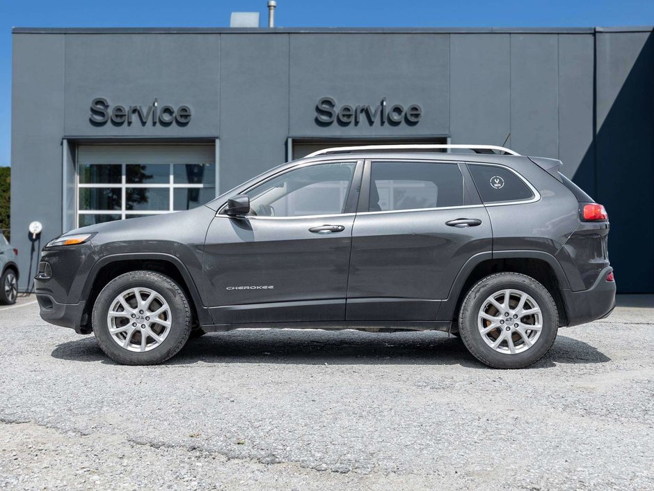 Jeep Cherokee North   TRADE IN   AS IS 2017-2