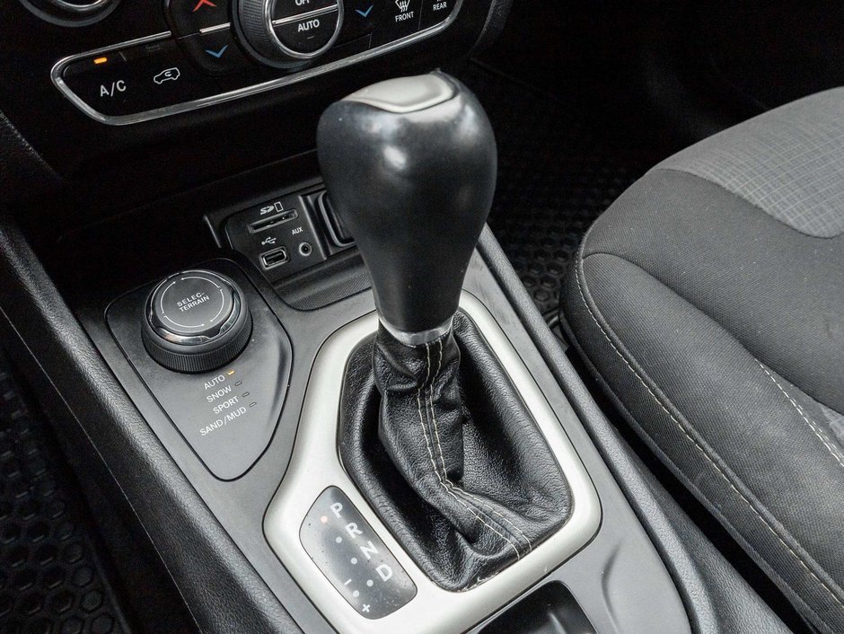 Jeep Cherokee North   TRADE IN   AS IS 2017-14