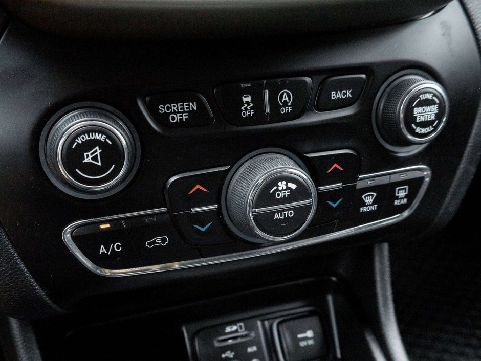 Jeep Cherokee North   TRADE IN   AS IS 2017-16