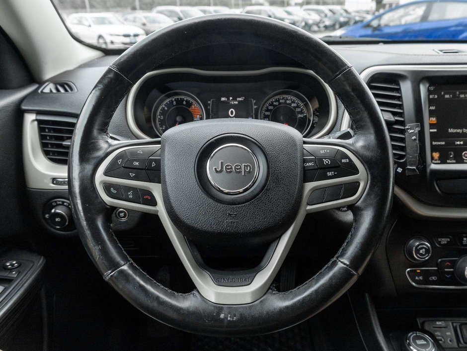 Jeep Cherokee North   TRADE IN   AS IS 2017-7