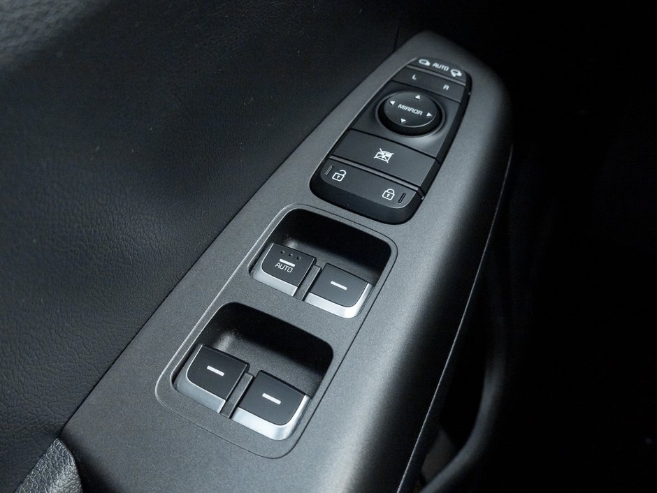 Kia Sportage LX Nightsky Edition   TRADE IN  2 SETS OF WHEELS 2022-11