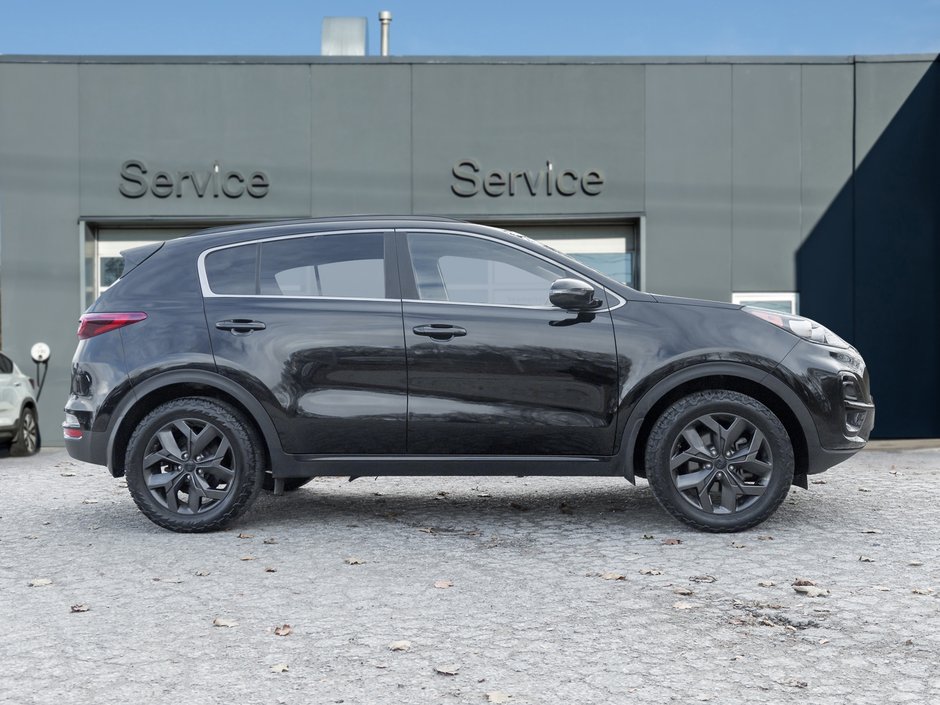 Kia Sportage LX Nightsky Edition   TRADE IN  2 SETS OF WHEELS 2022-4