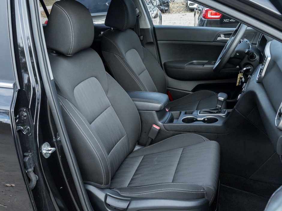 Kia Sportage LX Nightsky Edition   TRADE IN  2 SETS OF WHEELS 2022-18