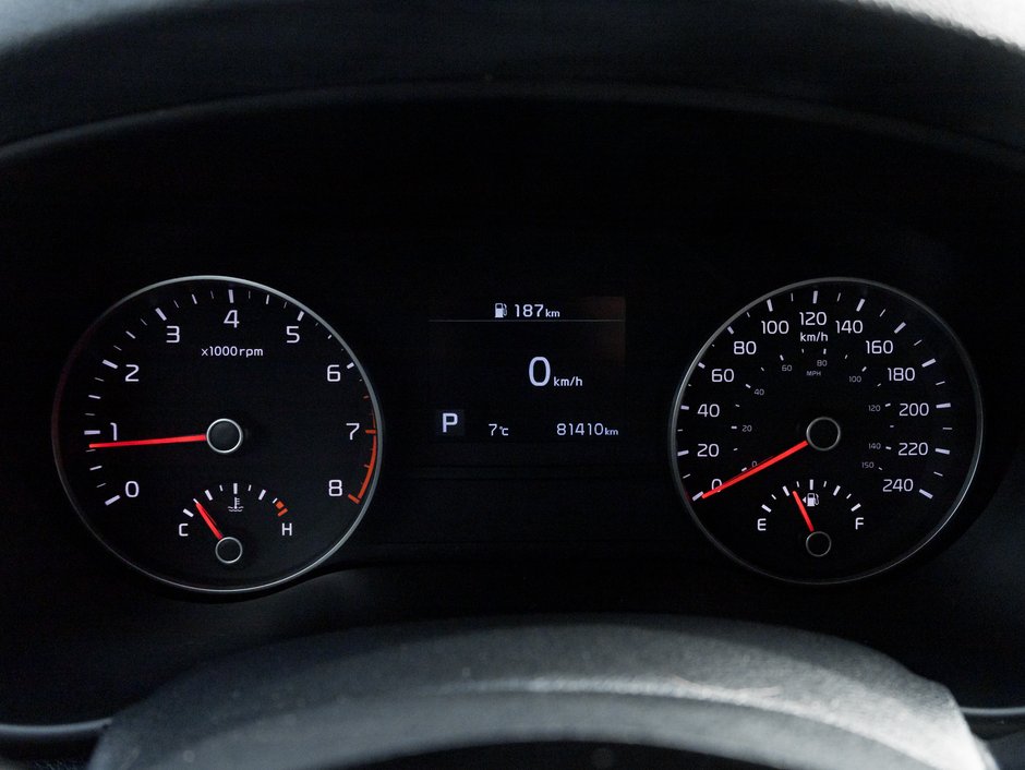 Kia Sportage LX Nightsky Edition   TRADE IN  2 SETS OF WHEELS 2022-8