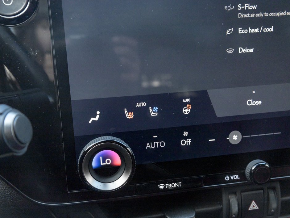 2025 Lexus NX 350h AWD/ LOW KM/ SAFETY CERTIFIED/ RED INT-19