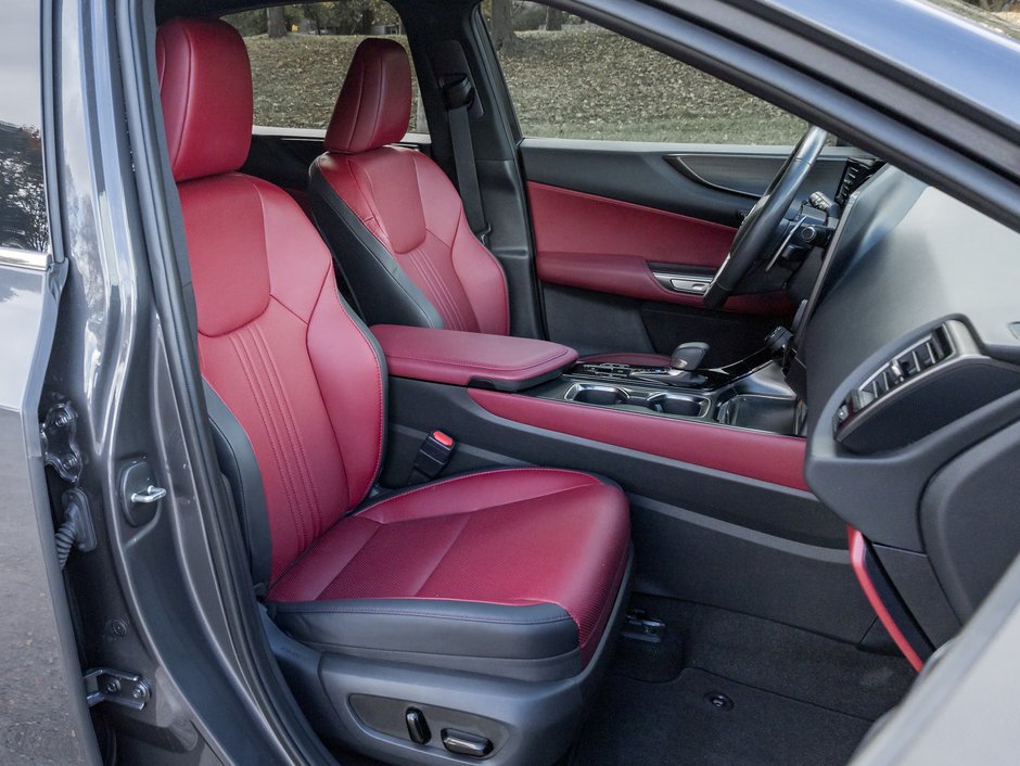 2025 Lexus NX 350h AWD/ LOW KM/ SAFETY CERTIFIED/ RED INT-23