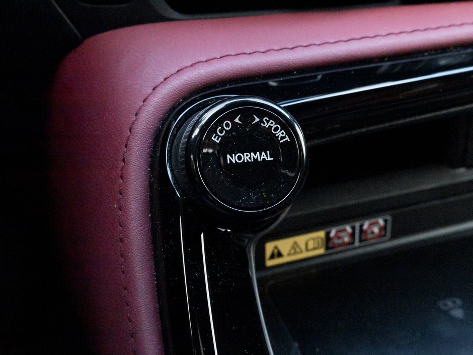 2025 Lexus NX 350h AWD/ LOW KM/ SAFETY CERTIFIED/ RED INT-18