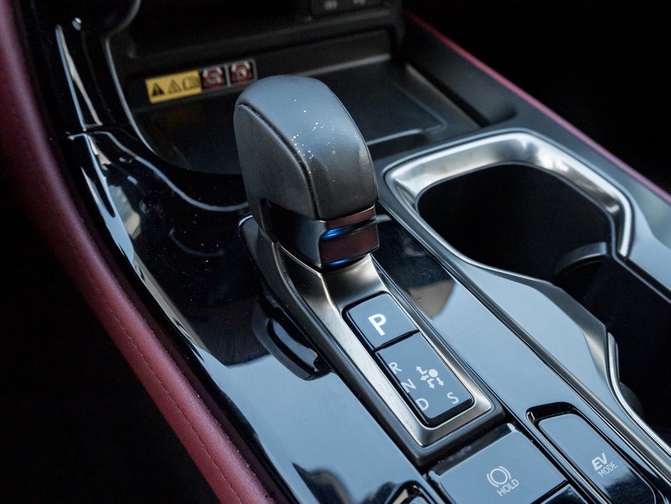 2025 Lexus NX 350h AWD/ LOW KM/ SAFETY CERTIFIED/ RED INT-15