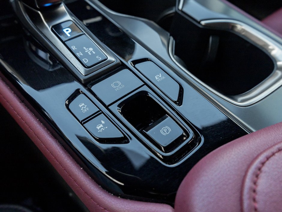 2025 Lexus NX 350h AWD/ LOW KM/ SAFETY CERTIFIED/ RED INT-16