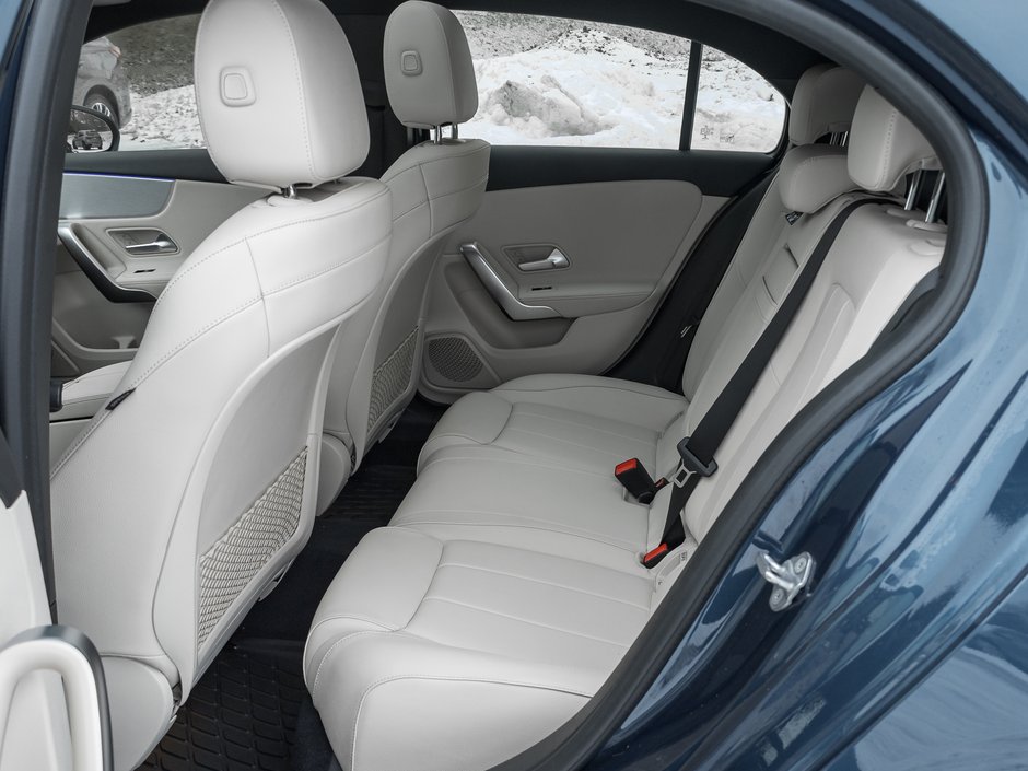 2020 Mercedes-Benz A-Class A 250 4MATIC Hatch  TRADE IN  ONE OWNER-23