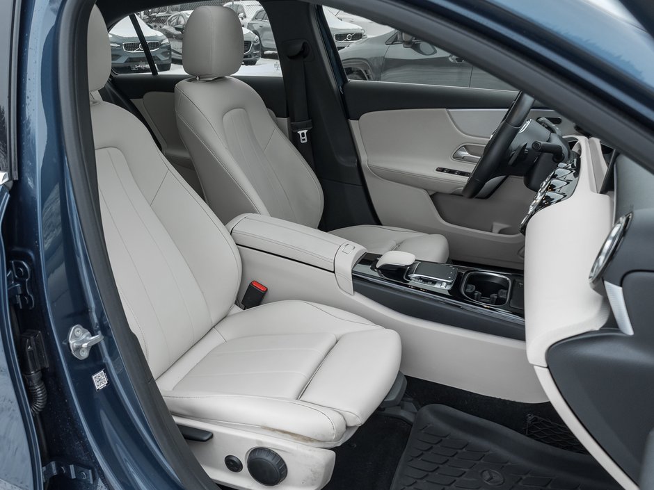 2020 Mercedes-Benz A-Class A 250 4MATIC Hatch  TRADE IN  ONE OWNER-22