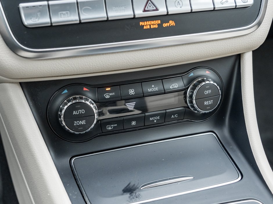 Mercedes-Benz GLA 250 4MATIC SUV LOW MILEAGE ONE OWNER  TRADE IN 2018-15