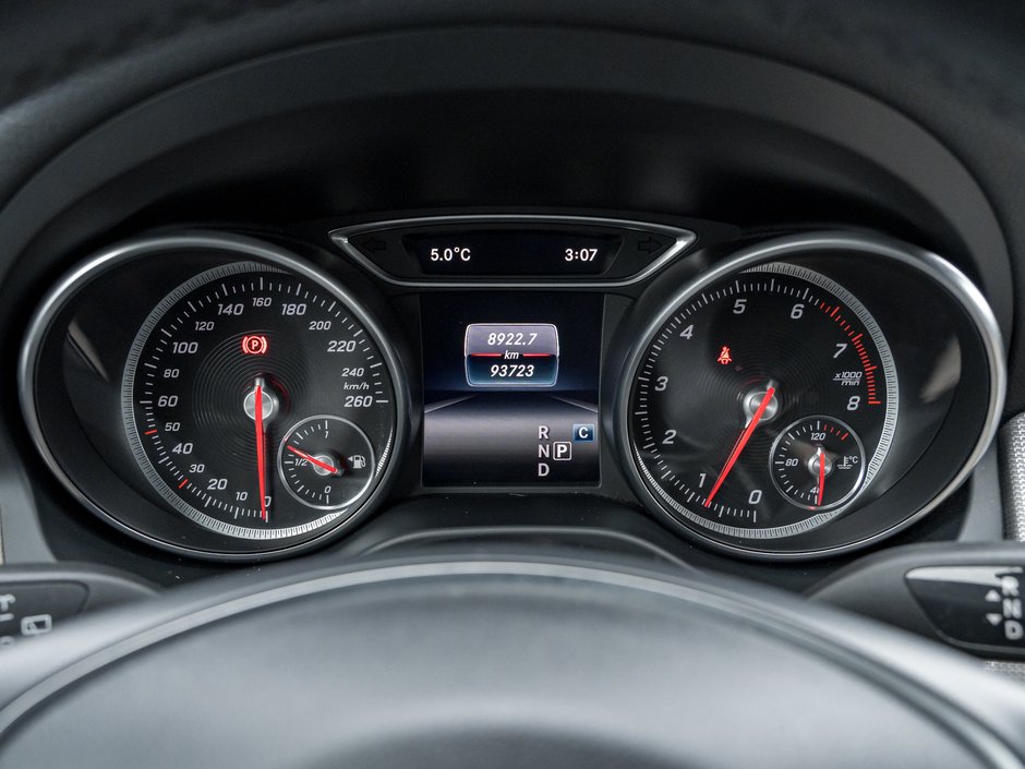 Mercedes-Benz GLA 250 4MATIC SUV LOW MILEAGE ONE OWNER  TRADE IN 2018-8