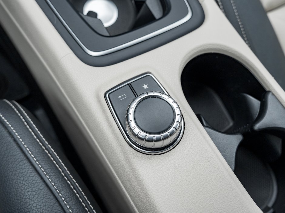 Mercedes-Benz GLA 250 4MATIC SUV LOW MILEAGE ONE OWNER  TRADE IN 2018-14