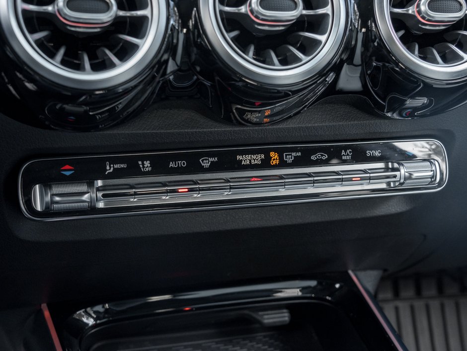 Mercedes-Benz GLB 250 4MATIC SUV  ONE OWNER  TRADE IN  LOW KM 2020-15