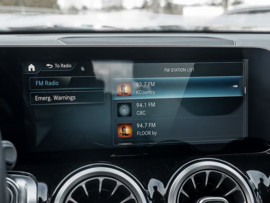 Mercedes-Benz GLB 250 4MATIC SUV  ONE OWNER  TRADE IN  LOW KM 2020-16