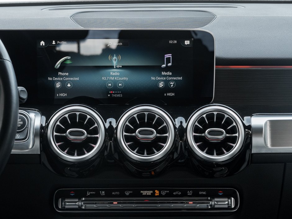 Mercedes-Benz GLB 250 4MATIC SUV  ONE OWNER  TRADE IN  LOW KM 2020-21