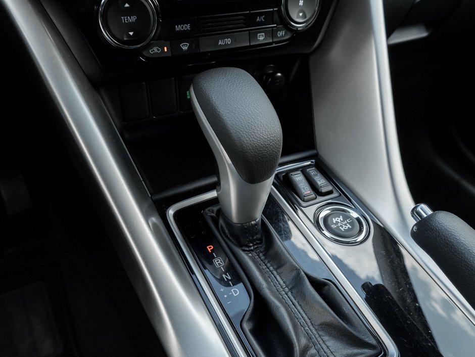 2018 Mitsubishi ECLIPSE CROSS ES S-AWC-13