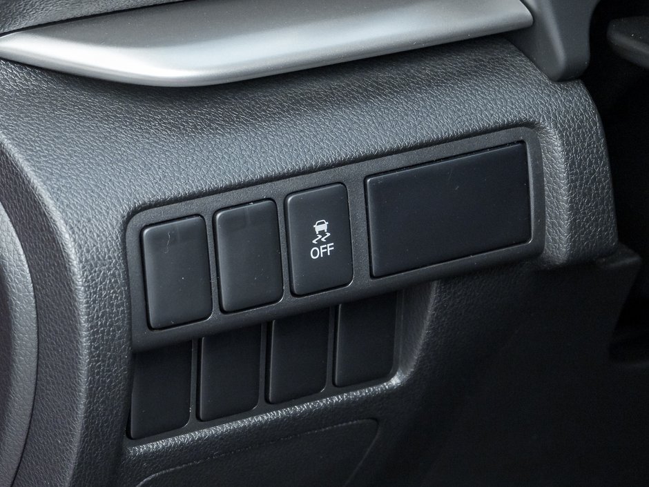 2018 Mitsubishi ECLIPSE CROSS ES S-AWC-12