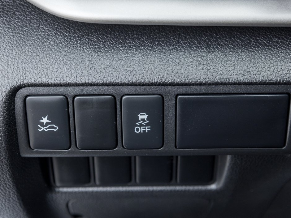 Mitsubishi Eclipse Cross ES S-AWC CPO FINANCE RATES FOR AS LOW AS 0.90% 2023-11