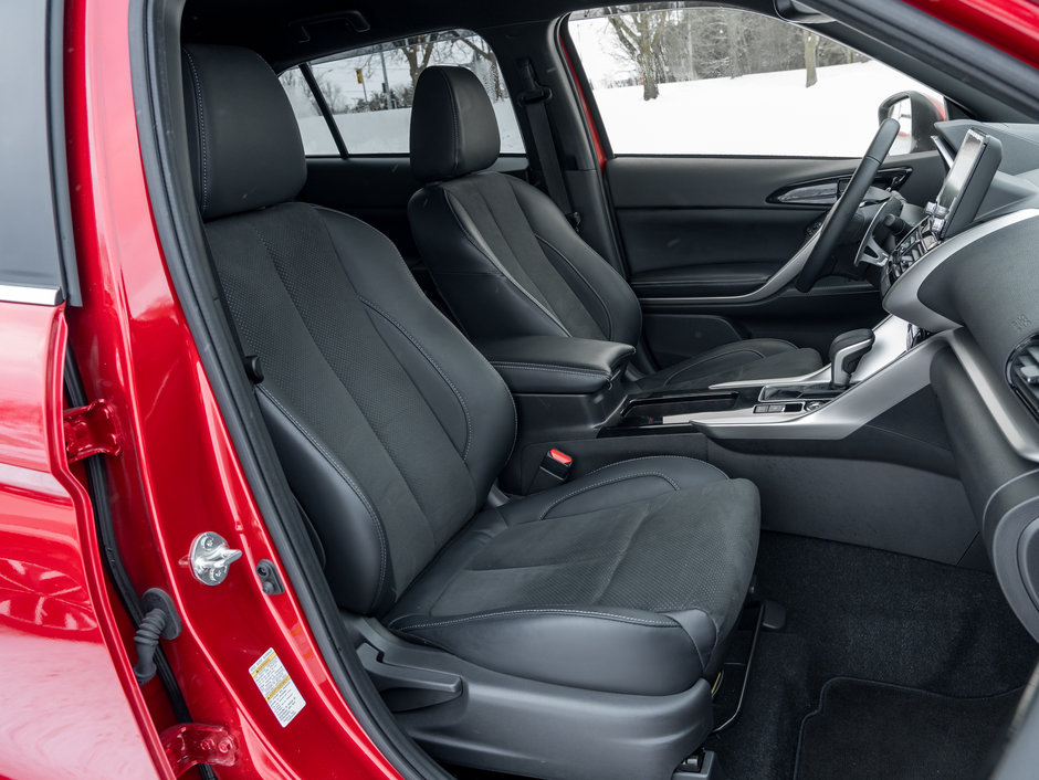 Mitsubishi ECLIPSE CROSS SEL S-AWC CPO FINANCE RATES FOR AS LOW AS 0.9% 2024-16