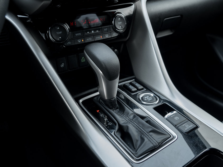 Mitsubishi ECLIPSE CROSS SEL S-AWC CPO FINANCE RATES FOR AS LOW AS 0.9% 2024-11