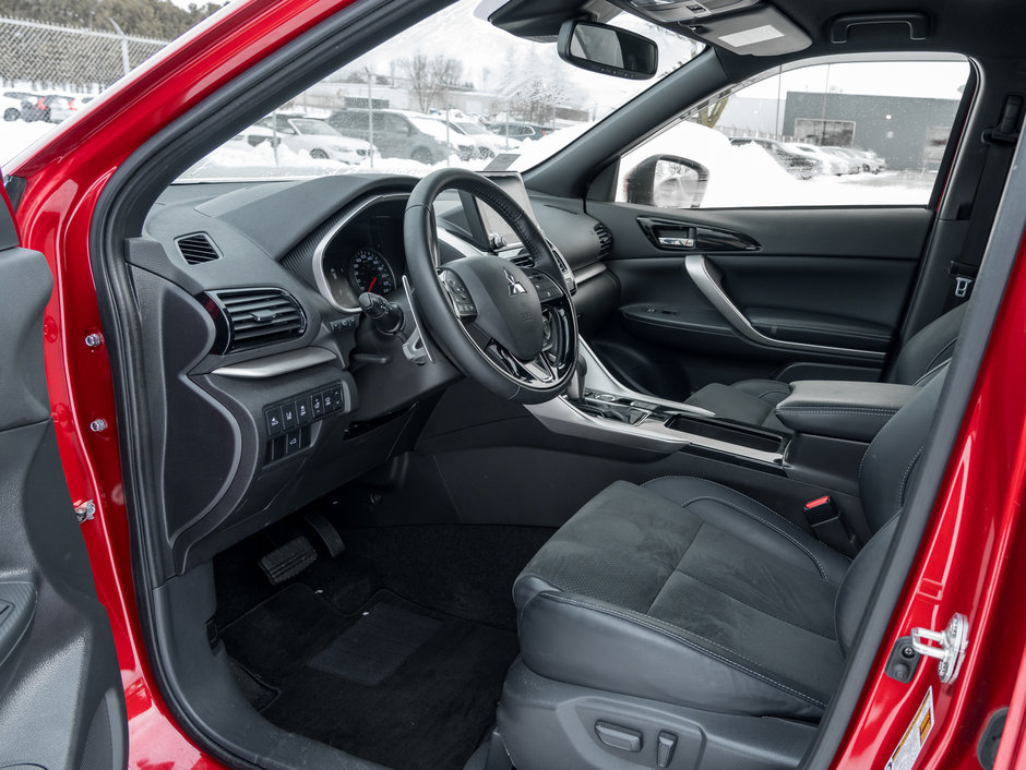 Mitsubishi ECLIPSE CROSS SEL S-AWC CPO FINANCE RATES FOR AS LOW AS 0.9% 2024-6