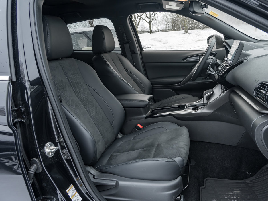 Mitsubishi ECLIPSE CROSS NOIR S-AWC CPO FINANCE RATES FOR AS LOW AS 0.99% 2024-17