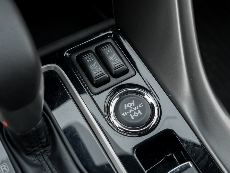 Mitsubishi ECLIPSE CROSS NOIR S-AWC CPO FINANCE RATES FOR AS LOW AS 0.99% 2024-12