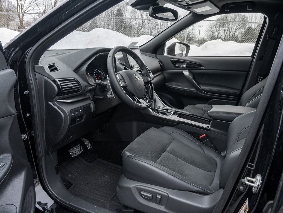 Mitsubishi ECLIPSE CROSS NOIR S-AWC CPO FINANCE RATES FOR AS LOW AS 0.99% 2024-6