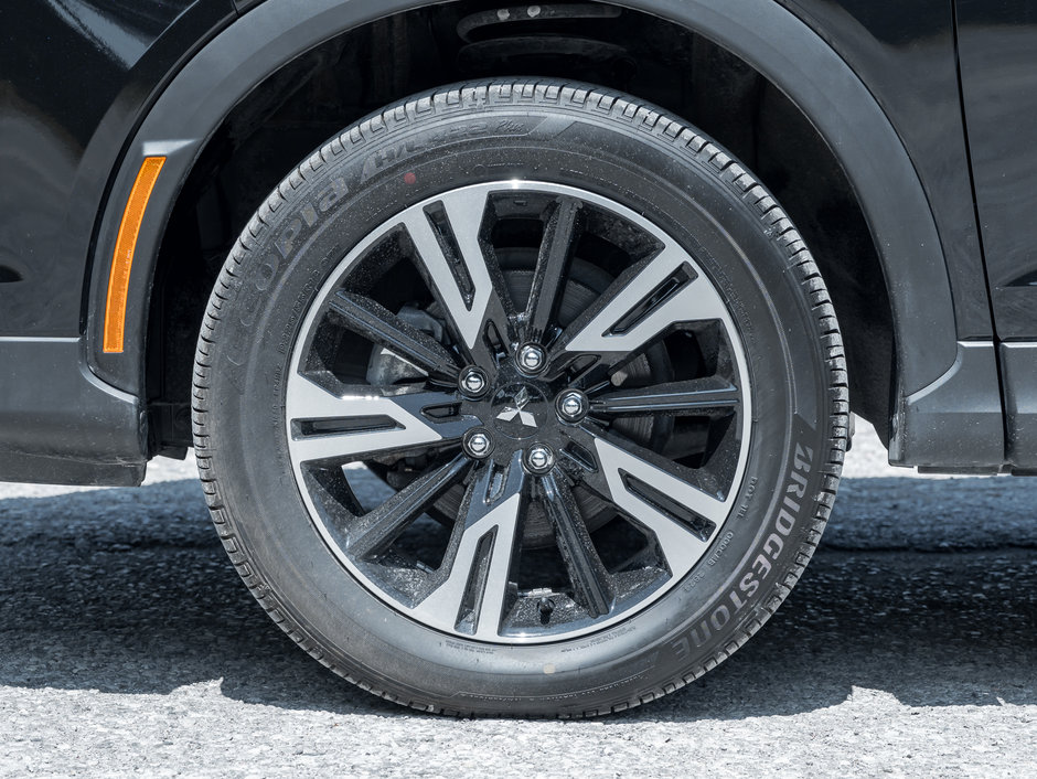 Mitsubishi ECLIPSE CROSS NOIR S-AWC CPO FINANCE RATES FOR AS LOW AS 0.90% 2024-3
