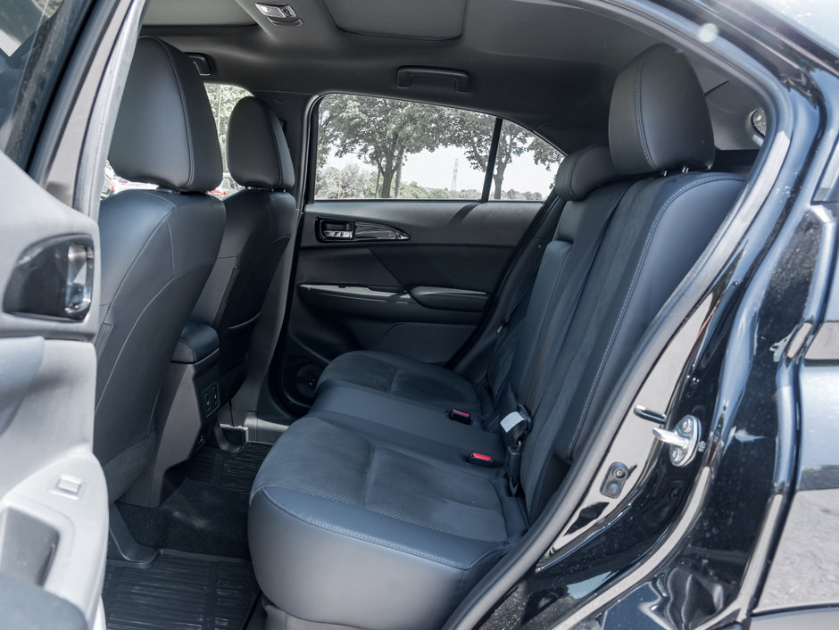 Mitsubishi ECLIPSE CROSS NOIR S-AWC CPO FINANCE RATES FOR AS LOW AS 0.90% 2024-18