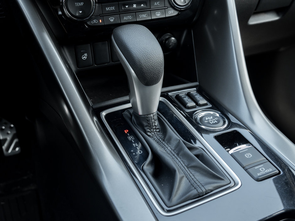 Mitsubishi ECLIPSE CROSS NOIR S-AWC CPO FINANCE RATES FOR AS LOW AS 0.90% 2024-12