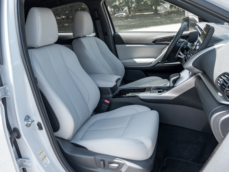 Mitsubishi ECLIPSE CROSS GT S-AWC CPO FINANCE RATES FOR AS LOW AS 0.9% 2024-17