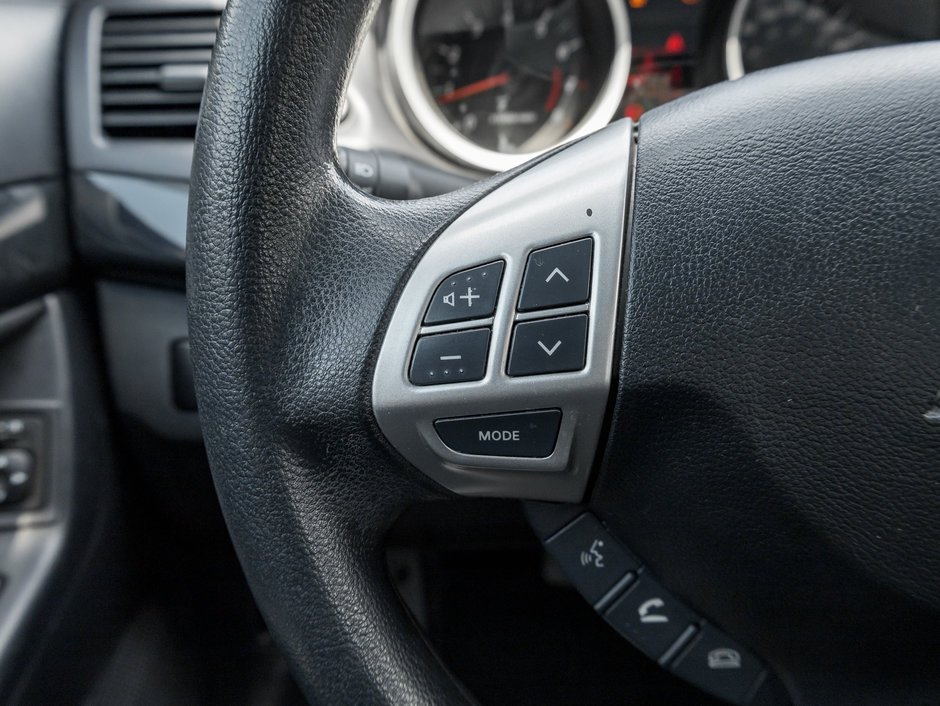 Mitsubishi Lancer 4dr Sdn CVT ES FWD 2017-8