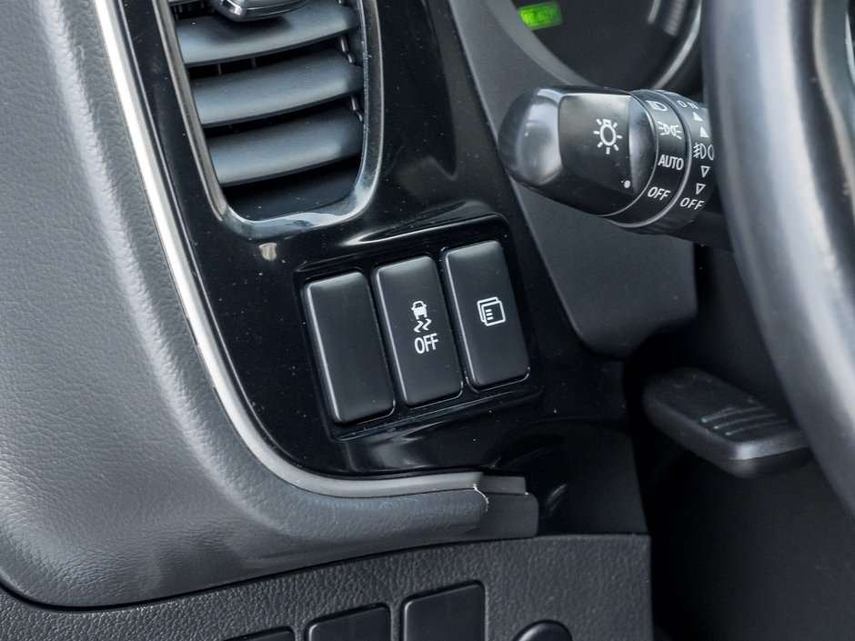 Mitsubishi Outlander PHEV SE S-AWC  SAEFTY CERTIFIED FINANCE AS LOW AS 6.49% 2020-14