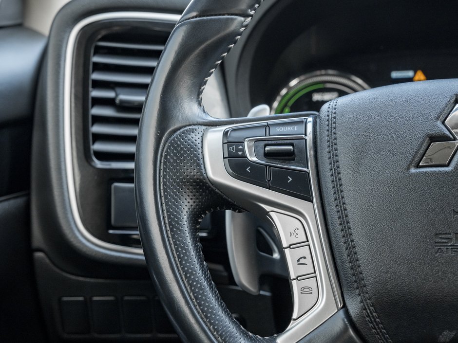 Mitsubishi Outlander PHEV SE S-AWC  SAEFTY CERTIFIED FINANCE AS LOW AS 6.49% 2020-9