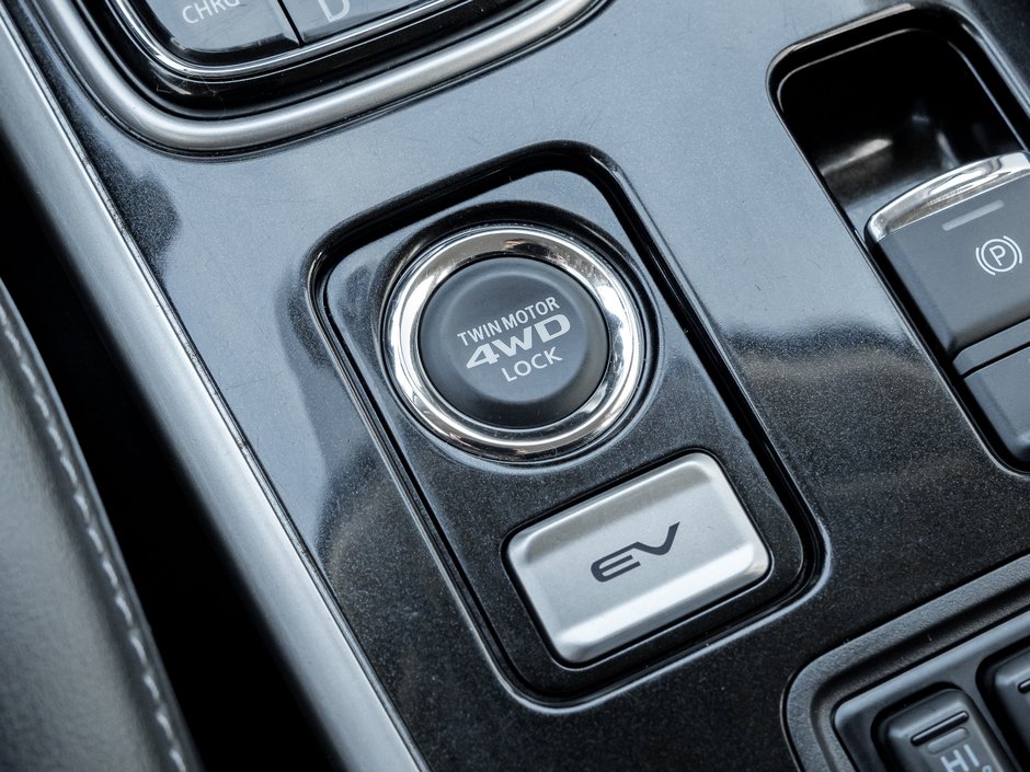 Mitsubishi Outlander PHEV SE S-AWC  SAEFTY CERTIFIED FINANCE AS LOW AS 6.49% 2020-16