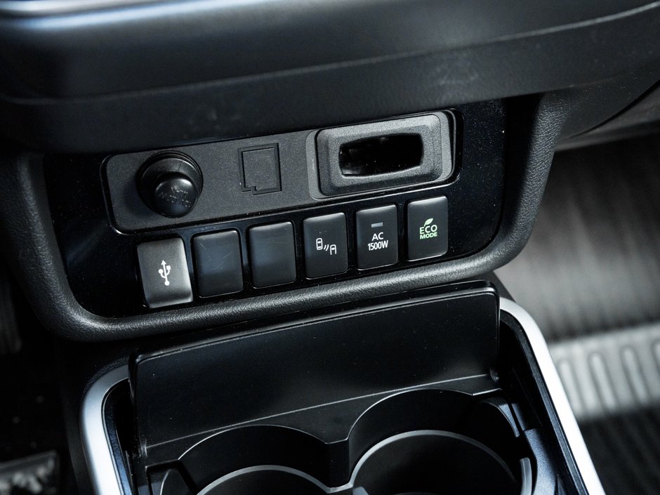 Mitsubishi Outlander PHEV SE S-AWC  SAEFTY CERTIFIED FINANCE AS LOW AS 6.49% 2020-18