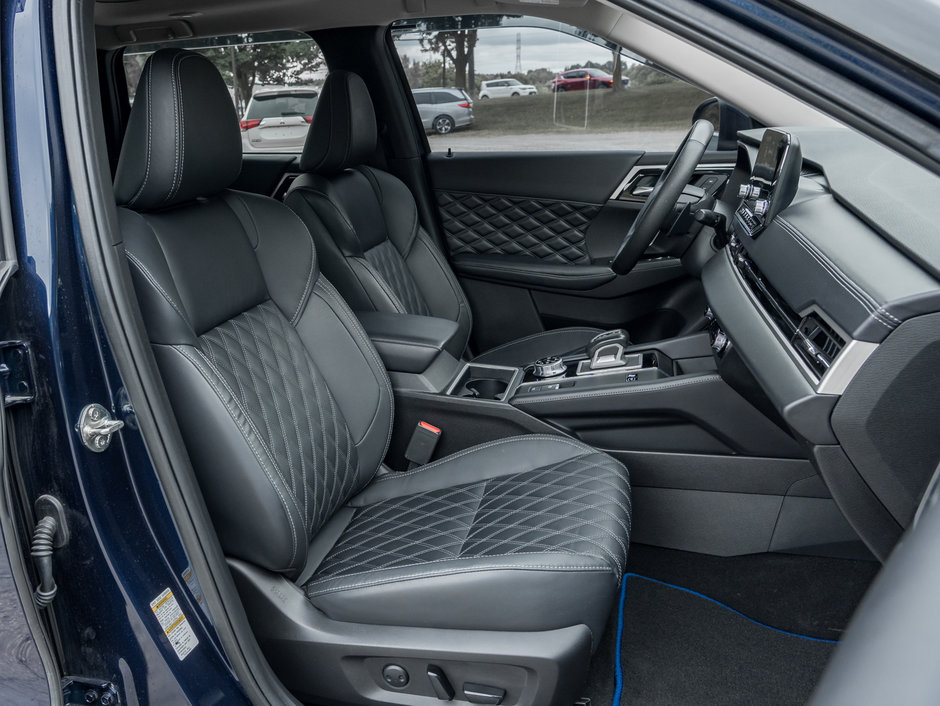 Mitsubishi OUTLANDER PHEV SEL S-AWC CPO FINANCE RATES FOR AS LOW AS 0.9% 2023-22