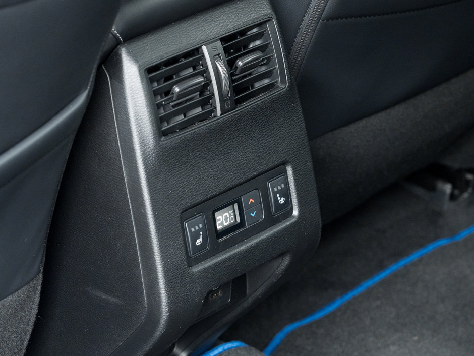 Mitsubishi OUTLANDER PHEV SEL S-AWC CPO FINANCE RATES FOR AS LOW AS 0.9% 2023-24