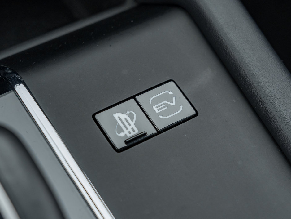 Mitsubishi OUTLANDER PHEV SEL S-AWC CPO FINANCE RATES FOR AS LOW AS 0.9% 2023-18