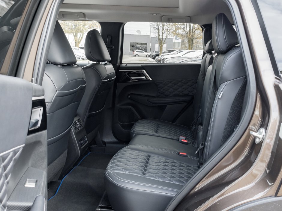 Mitsubishi Outlander PHEV SEL S-AWC CPO FINANCE RATES FOR AS LOW AS 0.90% 2023-23