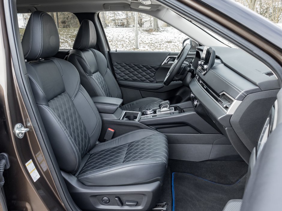 Mitsubishi Outlander PHEV SEL S-AWC CPO FINANCE RATES FOR AS LOW AS 0.90% 2023-22