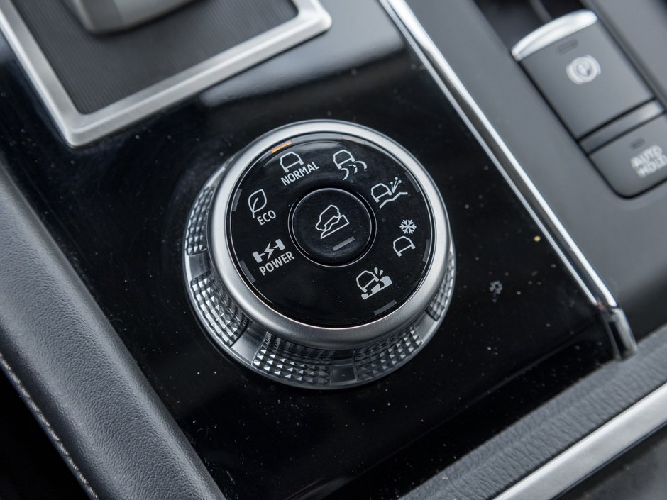 Mitsubishi Outlander PHEV SEL S-AWC CPO FINANCE RATES FOR AS LOW AS 0.90% 2023-17