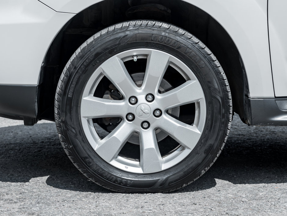 Mitsubishi Outlander 4WD 4dr LS 2012-3