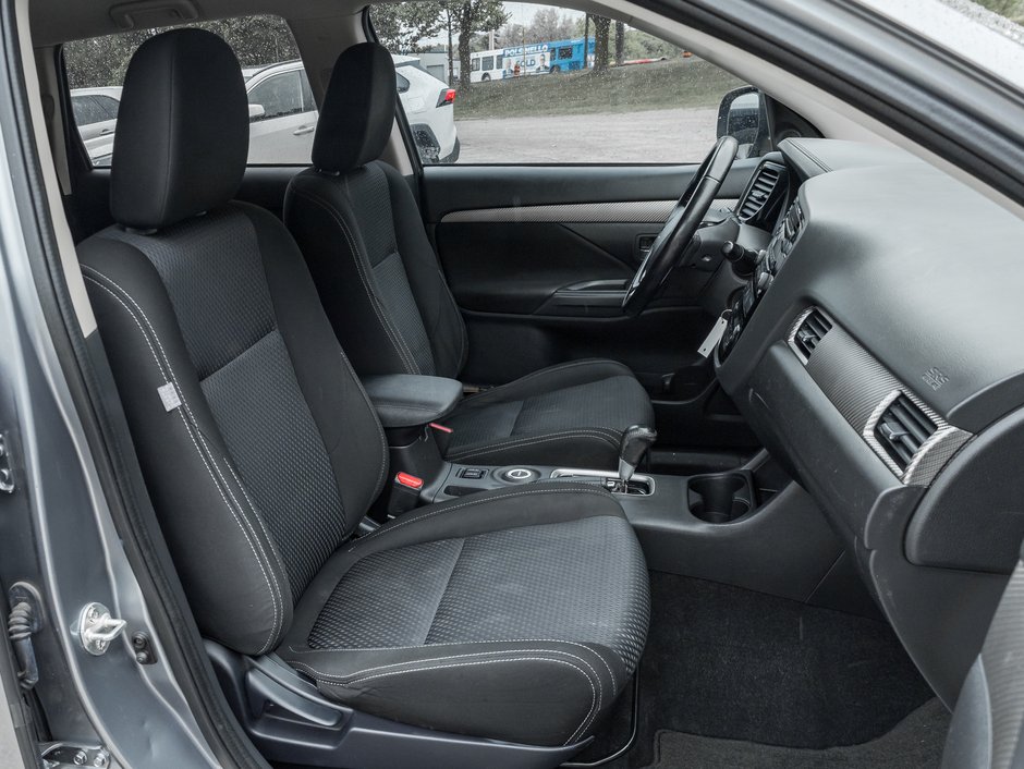Mitsubishi Outlander AWC 4dr ES 2016-17