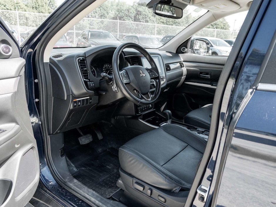 Mitsubishi Outlander GT S-AWC   FIANCNE AS LOW AS 7.99% 2020-6